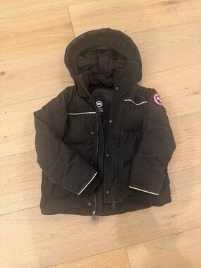 Canada Goose Black Hooded Puffer Jacket size 6-7